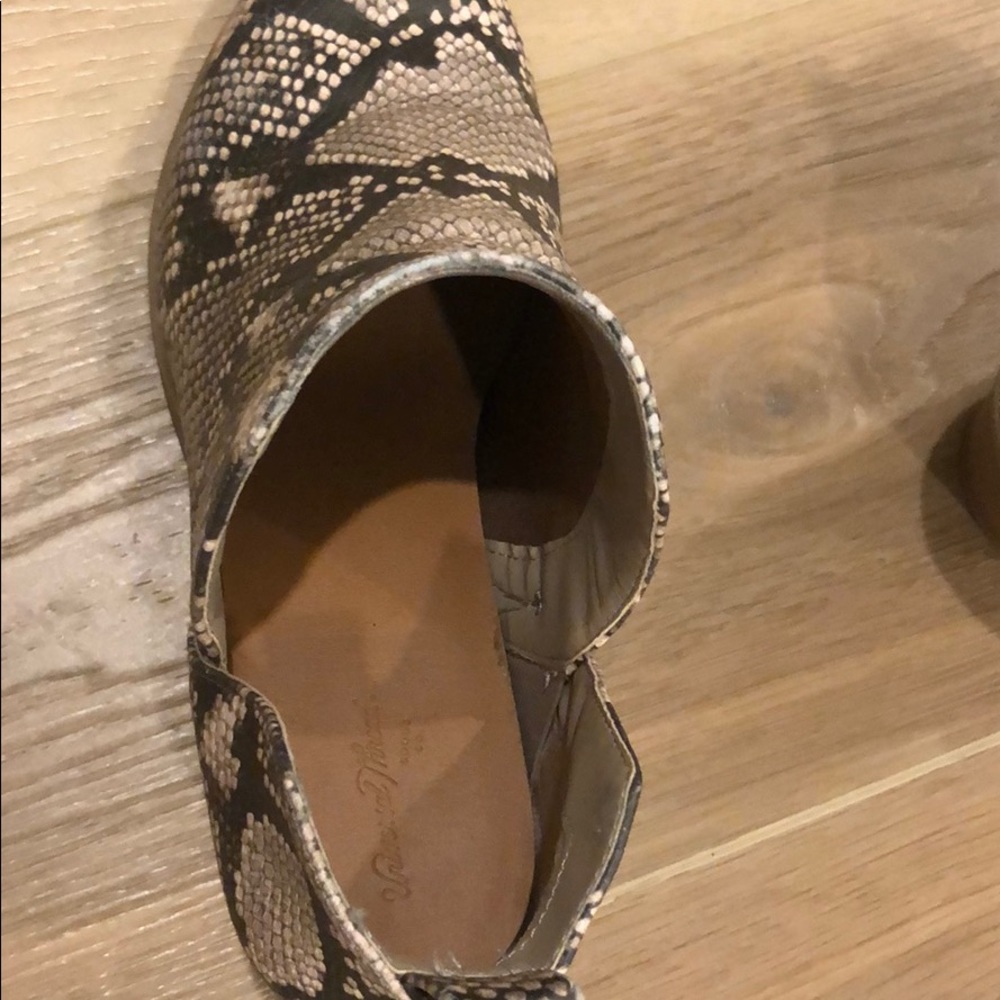 Snake Print 🐍 Booties - Picture 5 of 7